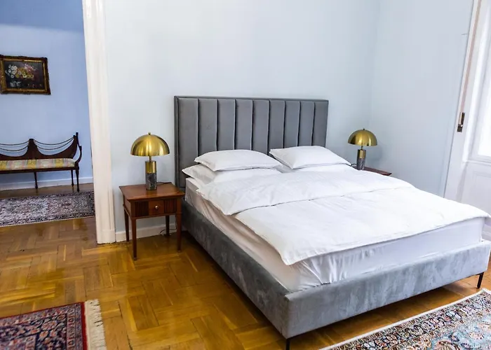 Luxury Downtown 3 Bedroom Apartment By Synagoge With Beautiful View