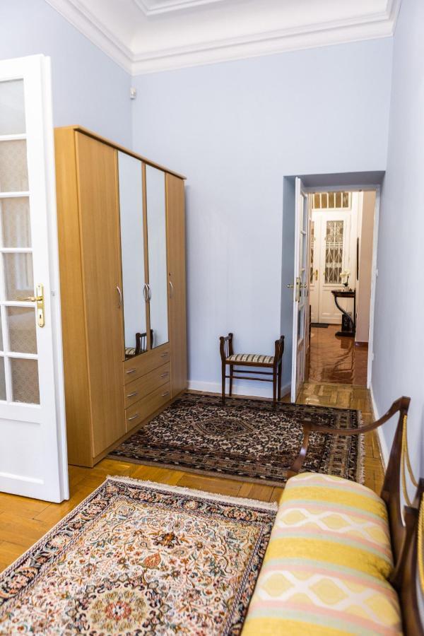 Luxury Downtown 3 Bedroom By Synagoge With Beautiful View * בודפשט